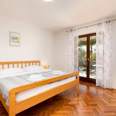 1 Bedroom Cozy In Apartment