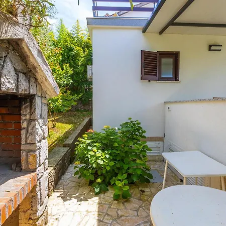 Apartment 1 Bedroom Cozy In *