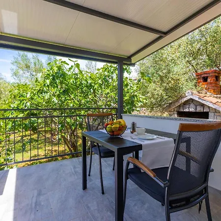 Apartment 1 Bedroom Cozy In Malinska