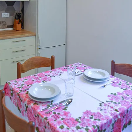 Amazing In With Wi-fi Apartment