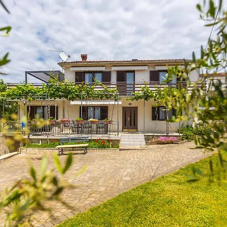 Apartament Lovely In With Wifi Malinska