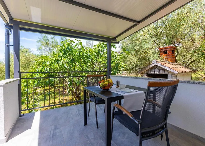 Apartament Lovely In With Wifi Malinska