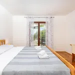 1 Bedroom Amazing In Apartmán Malinska